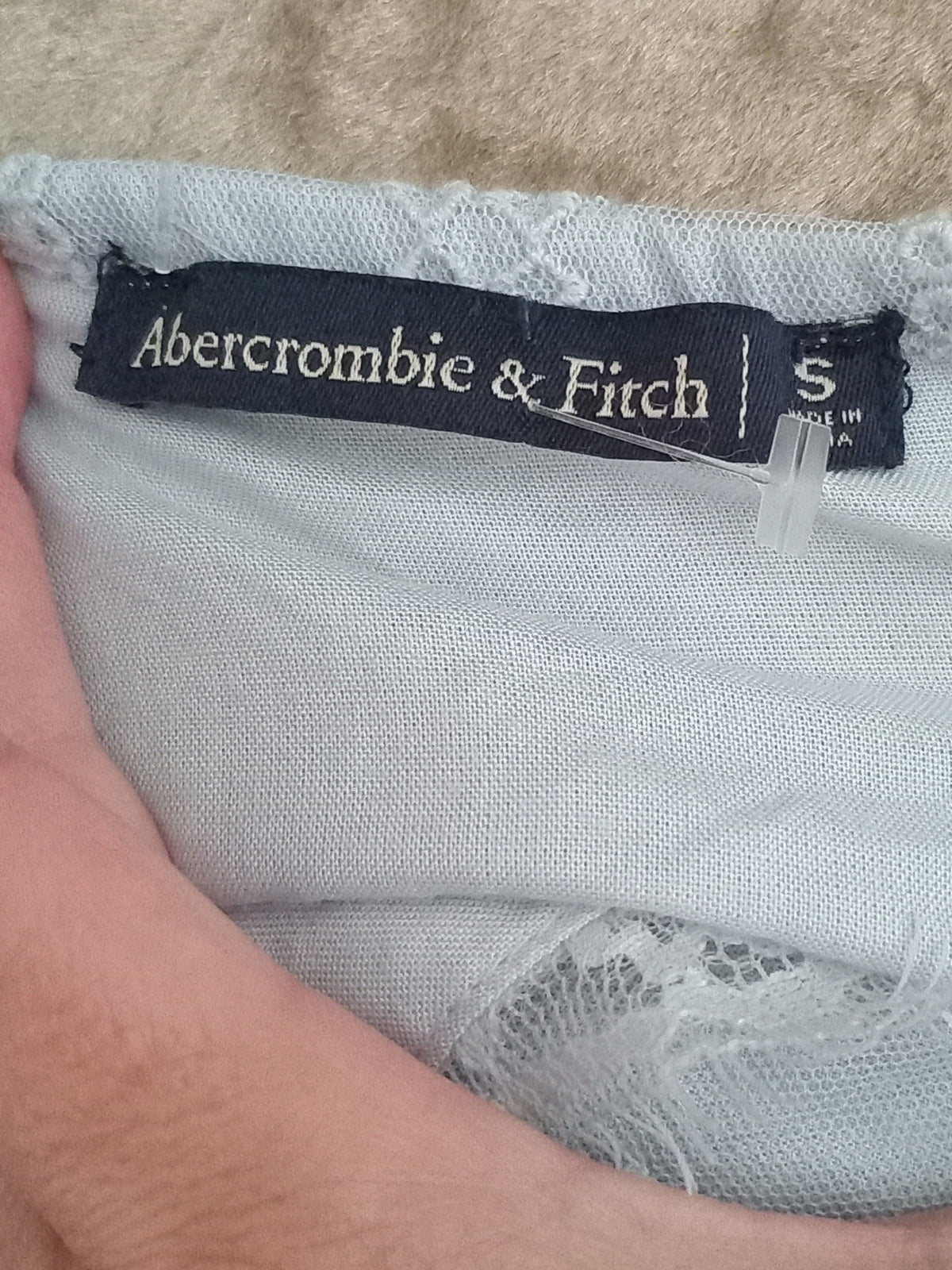 Robe bleu pâle brodée à fines bretelles (P)