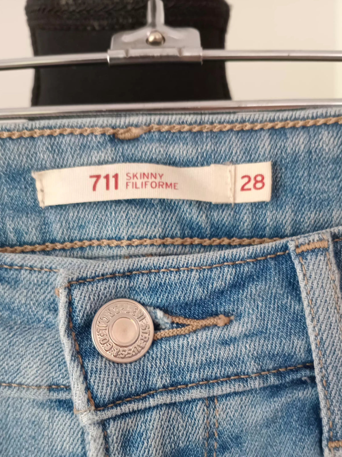 Jean skinny délavé avec genou effiloché (28)
