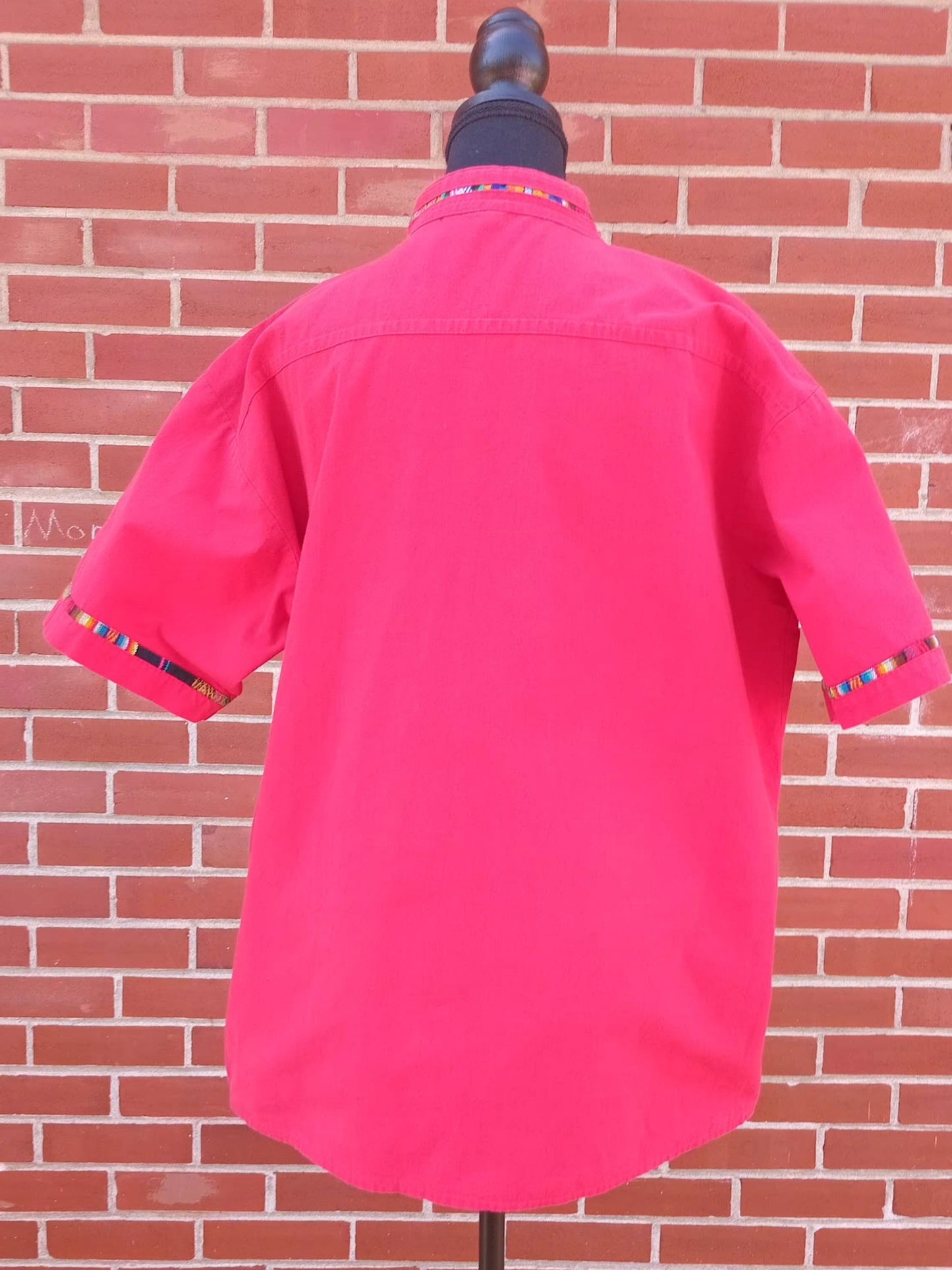 Chemise rouge vintage détails aztèques (L)