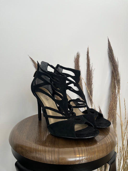 Talons hauts Guess - Vue de côté sur fond blanc