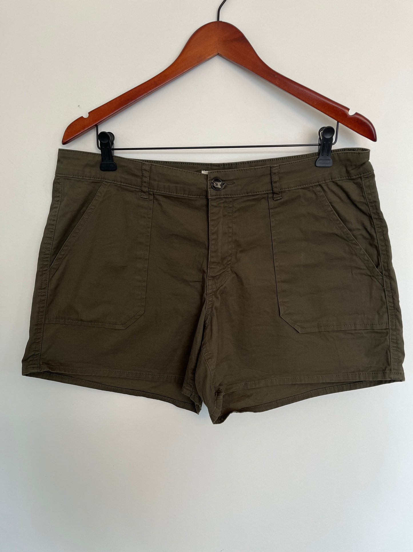 Short kaki taille haute (M)