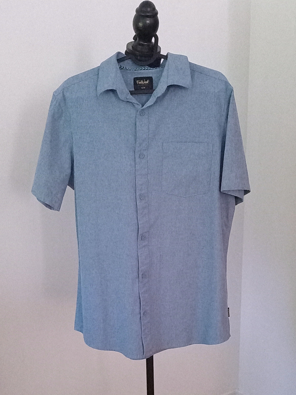 Chemise bleu pâle à manches courtes