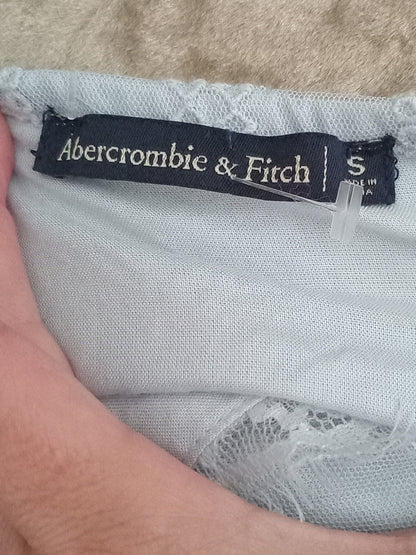 Robe bleu pâle brodée à fines bretelles (P)