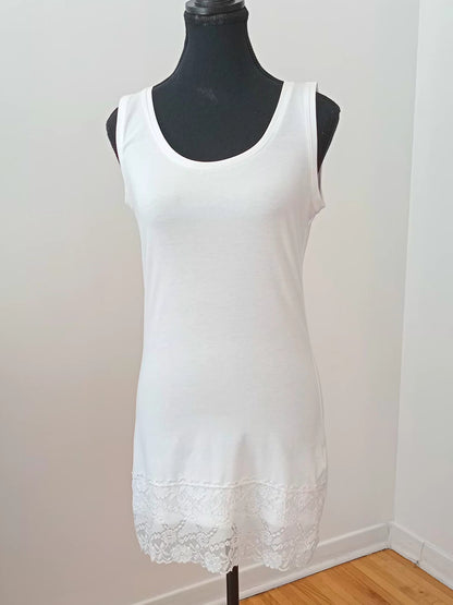 Camisole-tunique blanche avec dentelle (M)