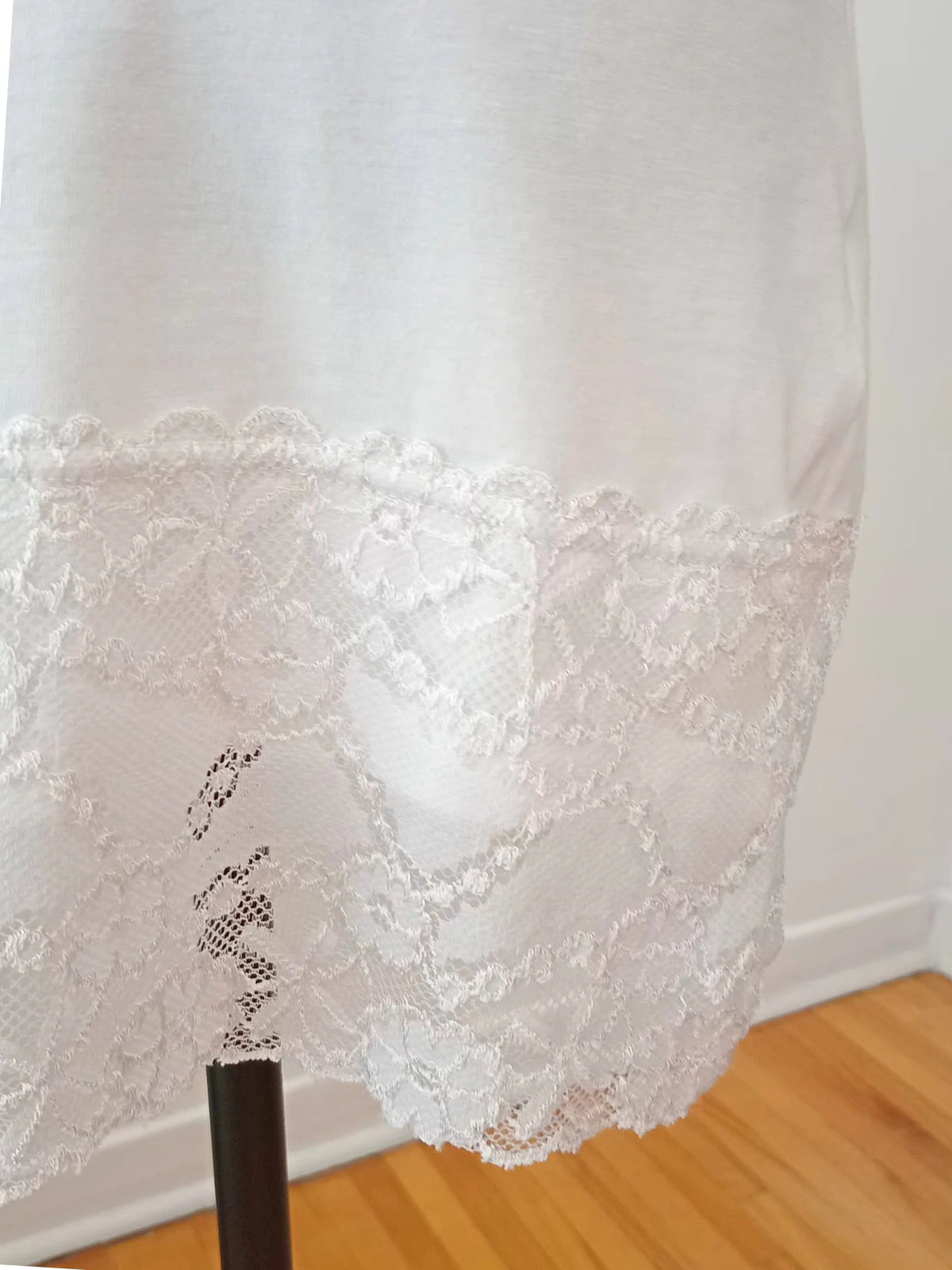Camisole-tunique blanche avec dentelle (M)