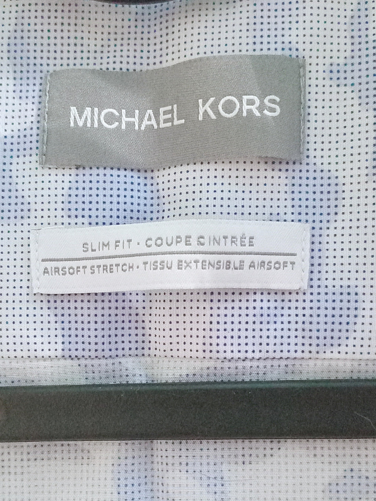 Chemise pâle à imprimé camouflage