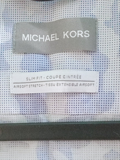 Chemise pâle à imprimé camouflage