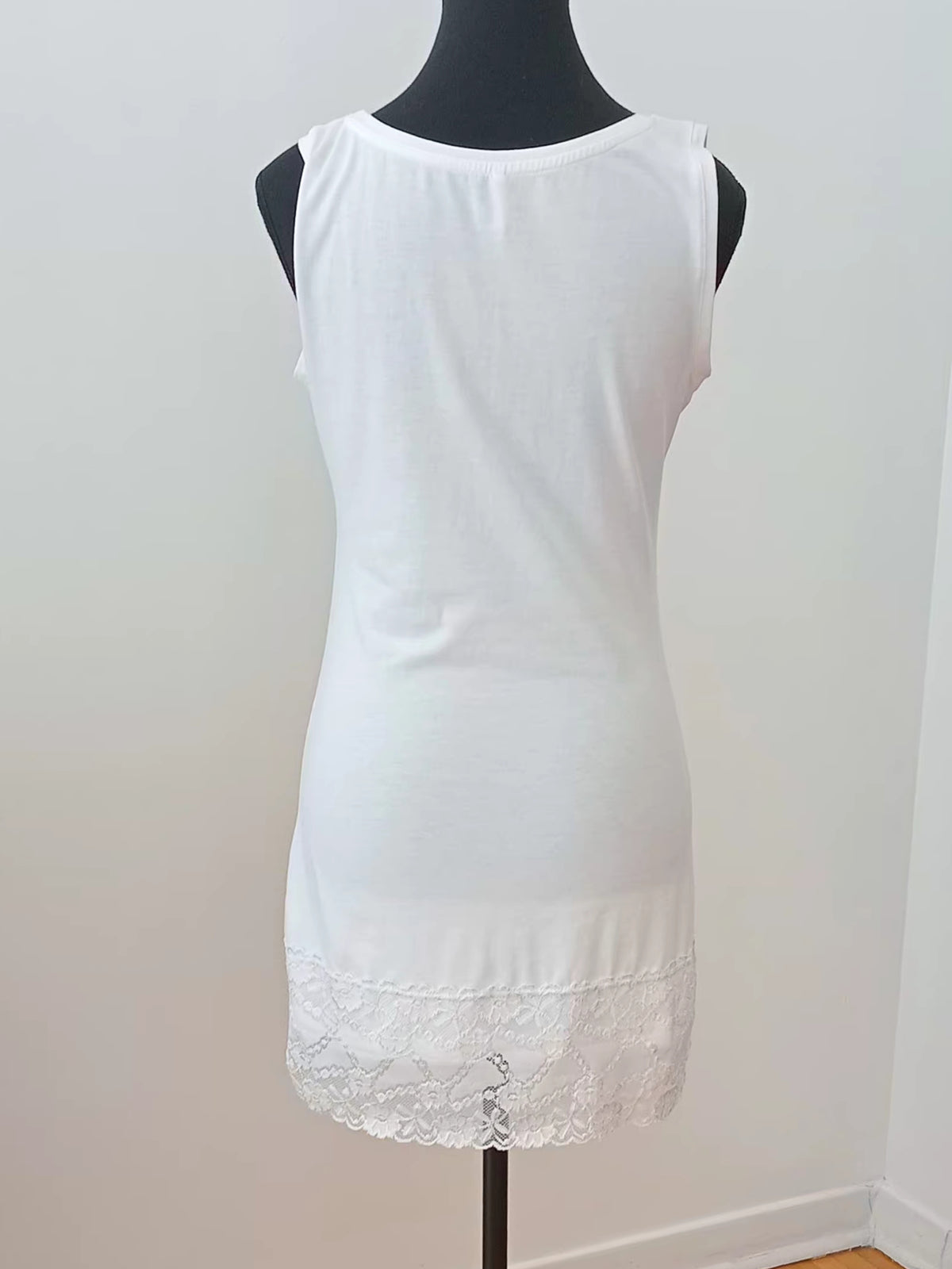 Camisole-tunique blanche avec dentelle (M)
