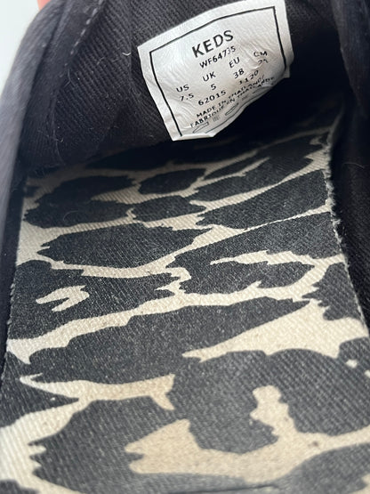 Souliers Keds - Vue sur l'étiquette de marque