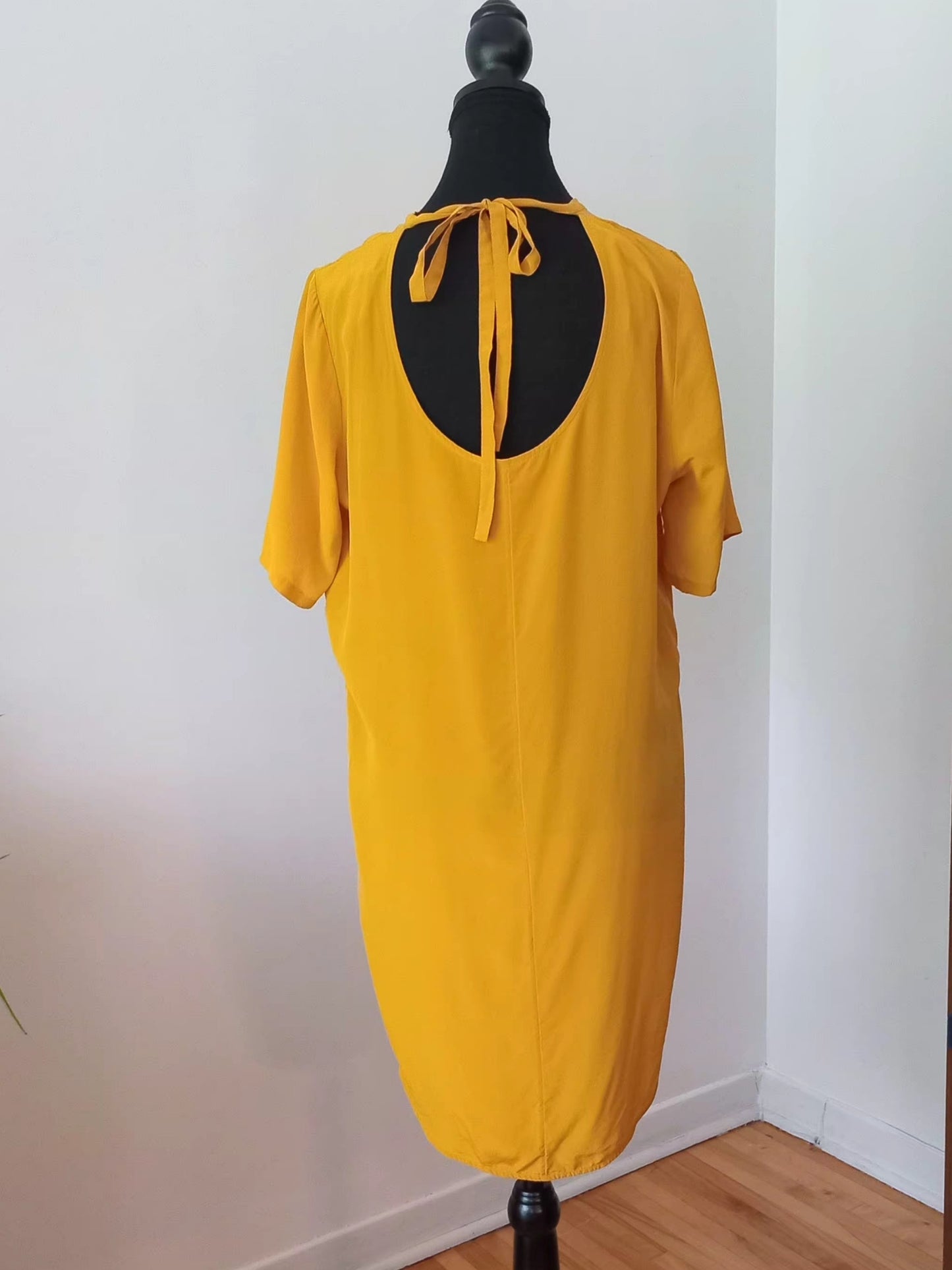 Robe en soie jaune moutarde (M)