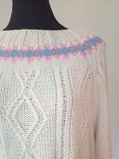 Chandail blanc en maille torsadée (TG)