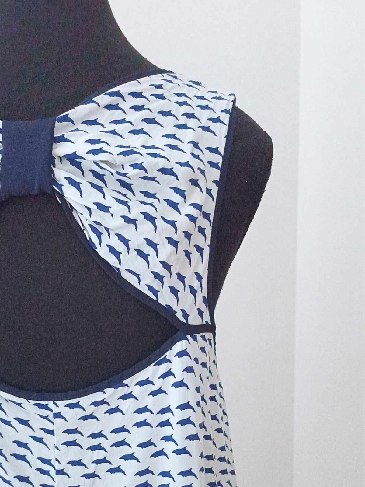 Camisole-tunique blanche à imprimé de dauphins (P)