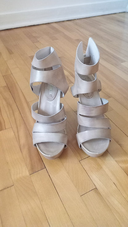 Sandales à talons en cuir véritable tan (6,5 US)