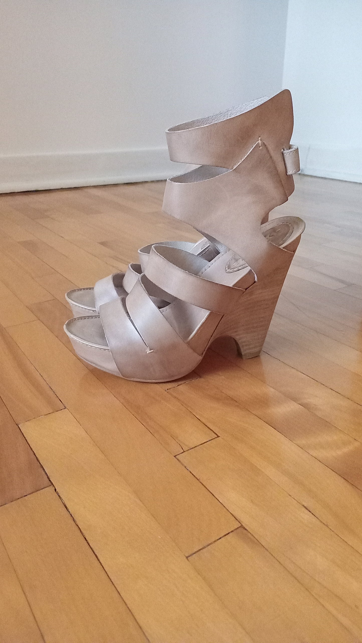 Sandales à talons en cuir véritable tan (6,5 US)