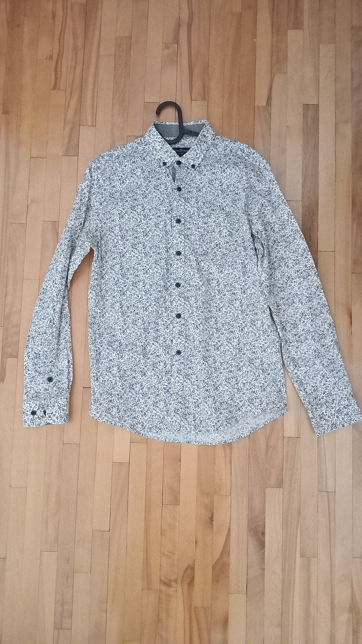 Chemise ajustée à petites fleurs grises (M)