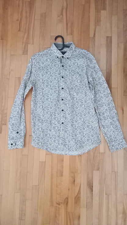 Chemise ajustée à petites fleurs grises (M)