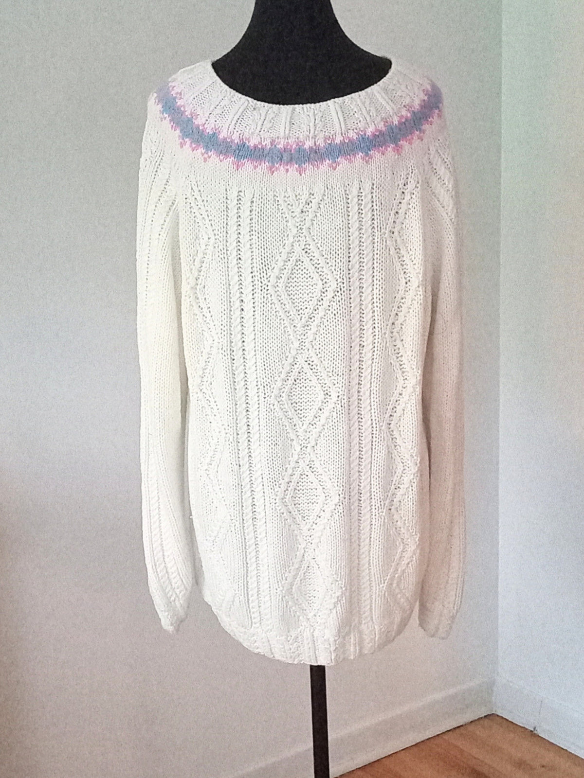 Chandail blanc en maille torsadée (TG)