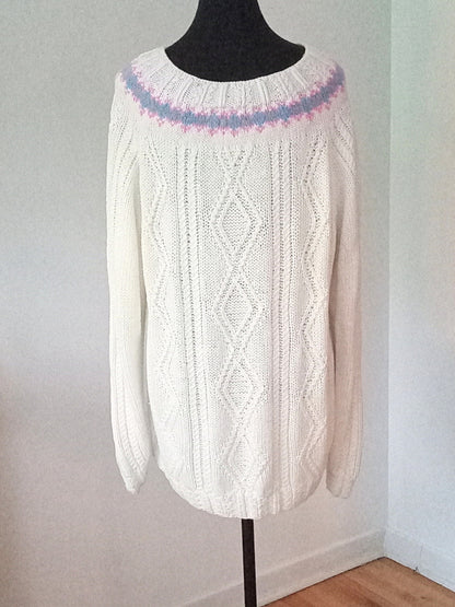 Chandail blanc en maille torsadée (TG)