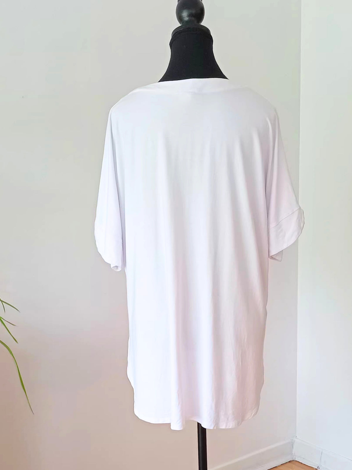 T-shirt blanc à encolure lacée (TG)