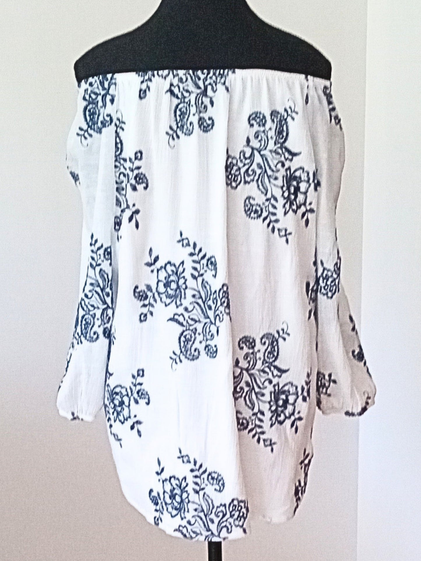 Blouse bohème brodée blanche et marine (M)