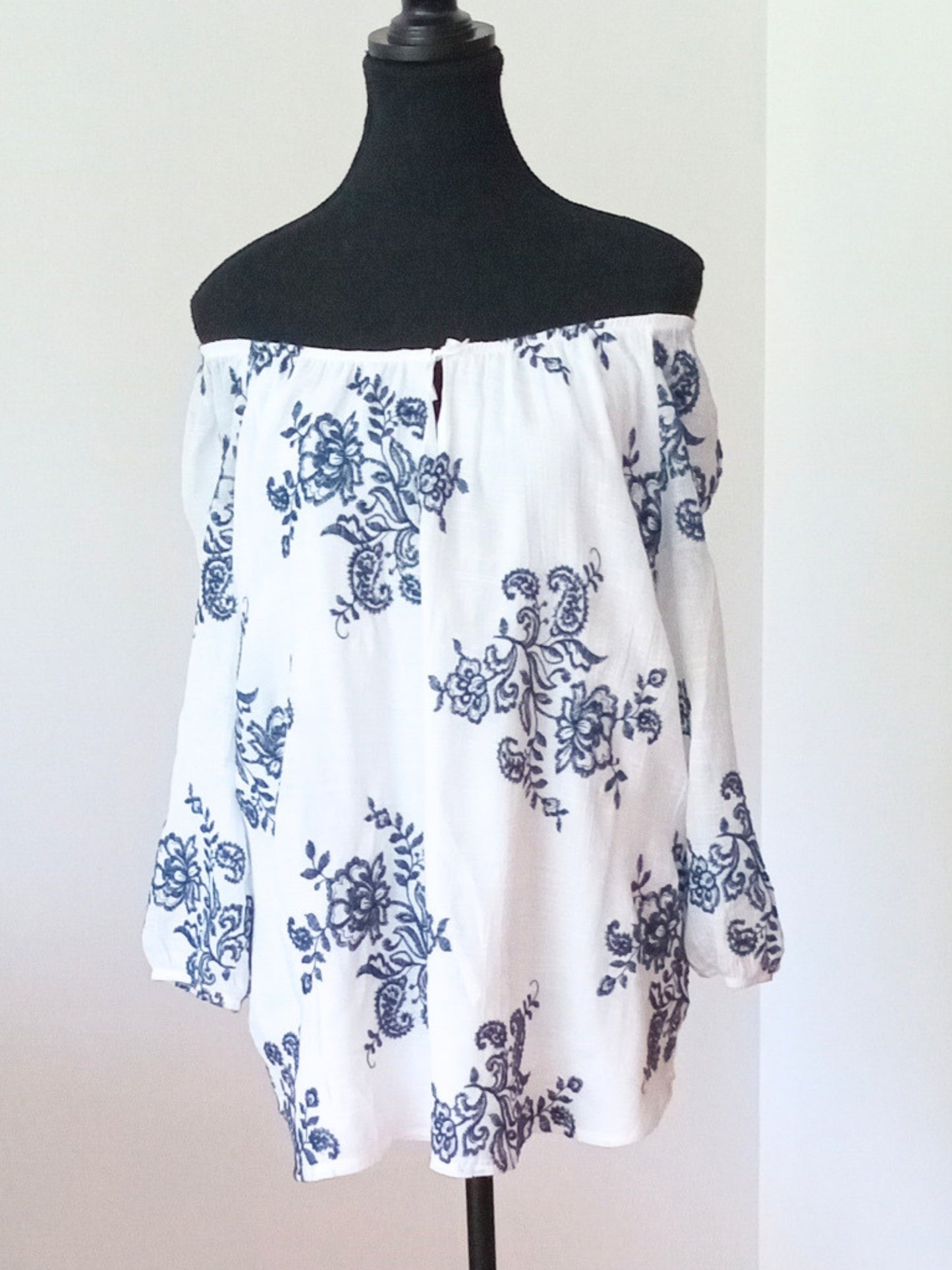 Blouse bohème brodée blanche et marine (M)