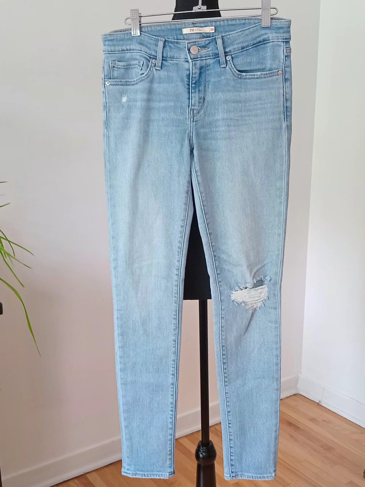 Jean skinny délavé avec genou effiloché (28)
