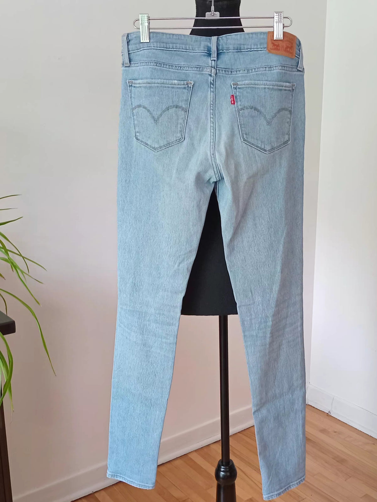 Jean skinny délavé avec genou effiloché (28)
