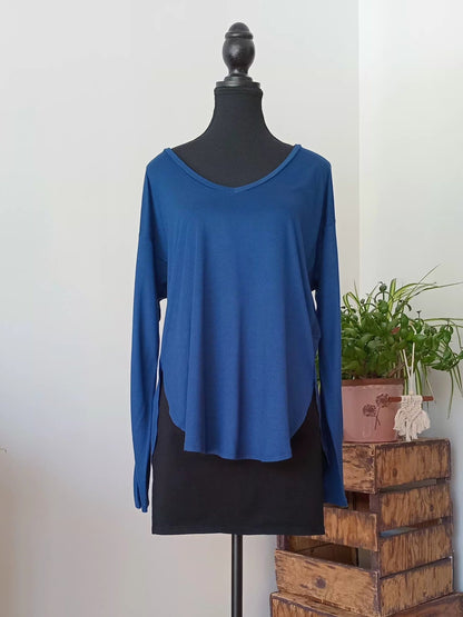 Chandail col V bleu profond coupe ample (M)