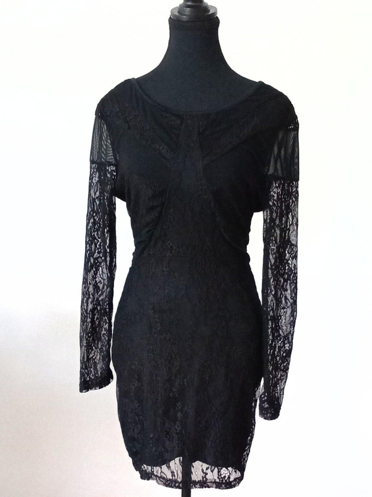 Robe cocktail noire en dentelle (M)