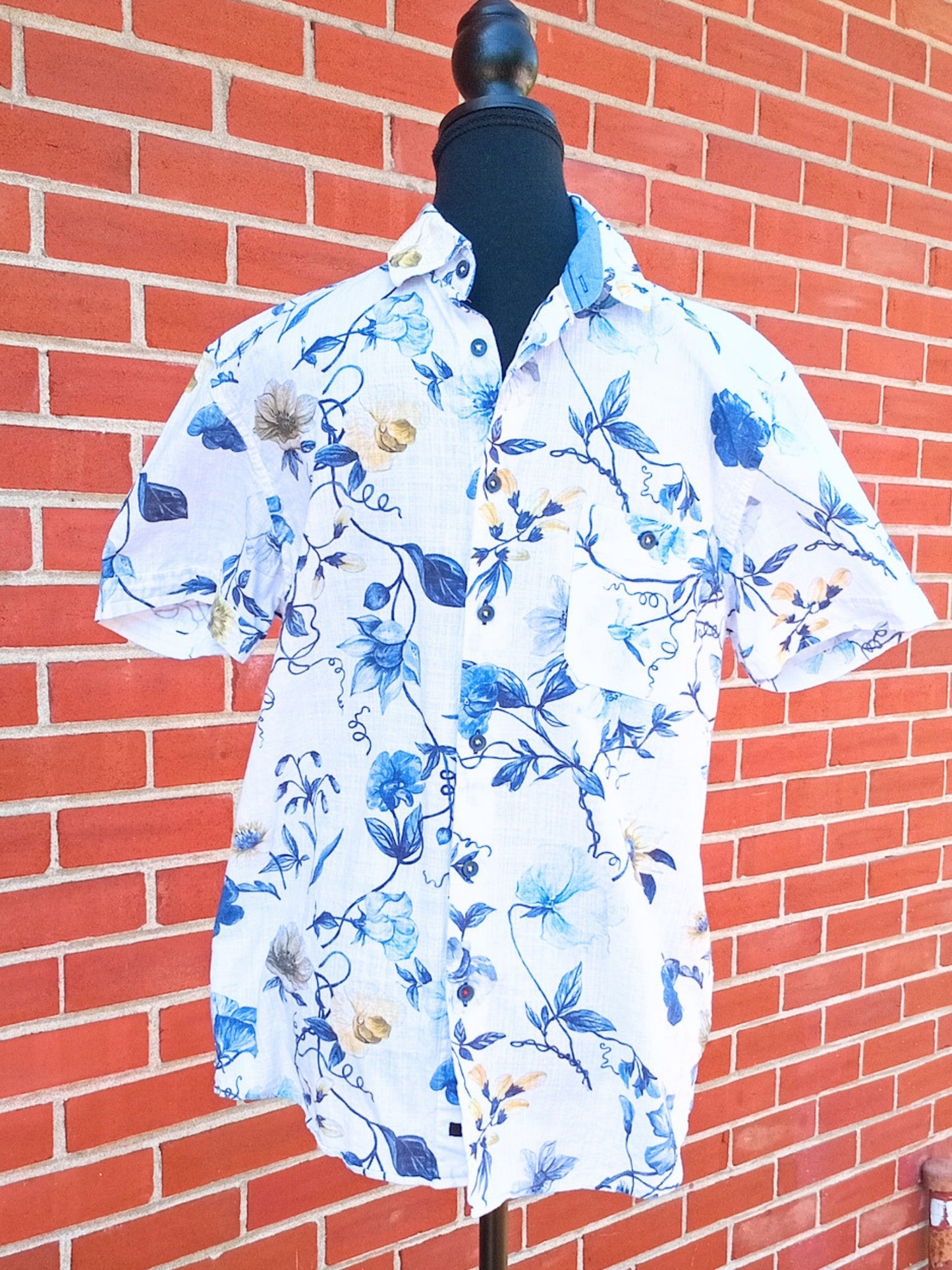 Chemise fleurie blanche et bleue manches courtes (L)