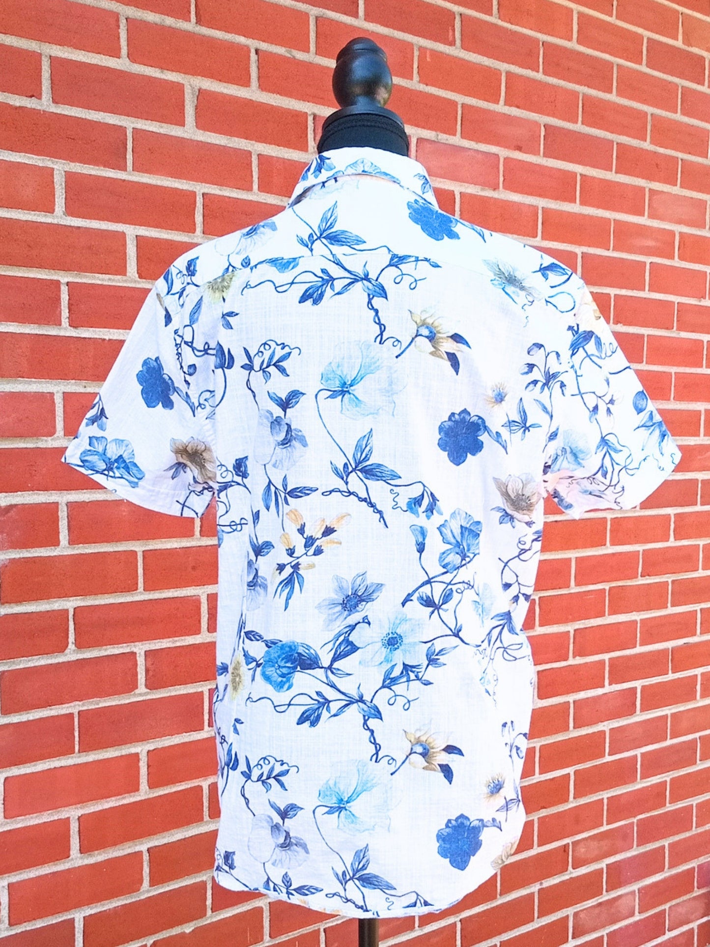 Chemise fleurie blanche et bleue manches courtes (L)