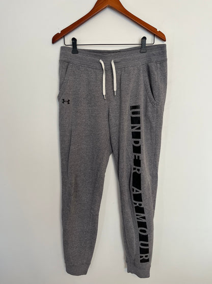 Joggings Under Armour - Vue avant sur fond blanc
