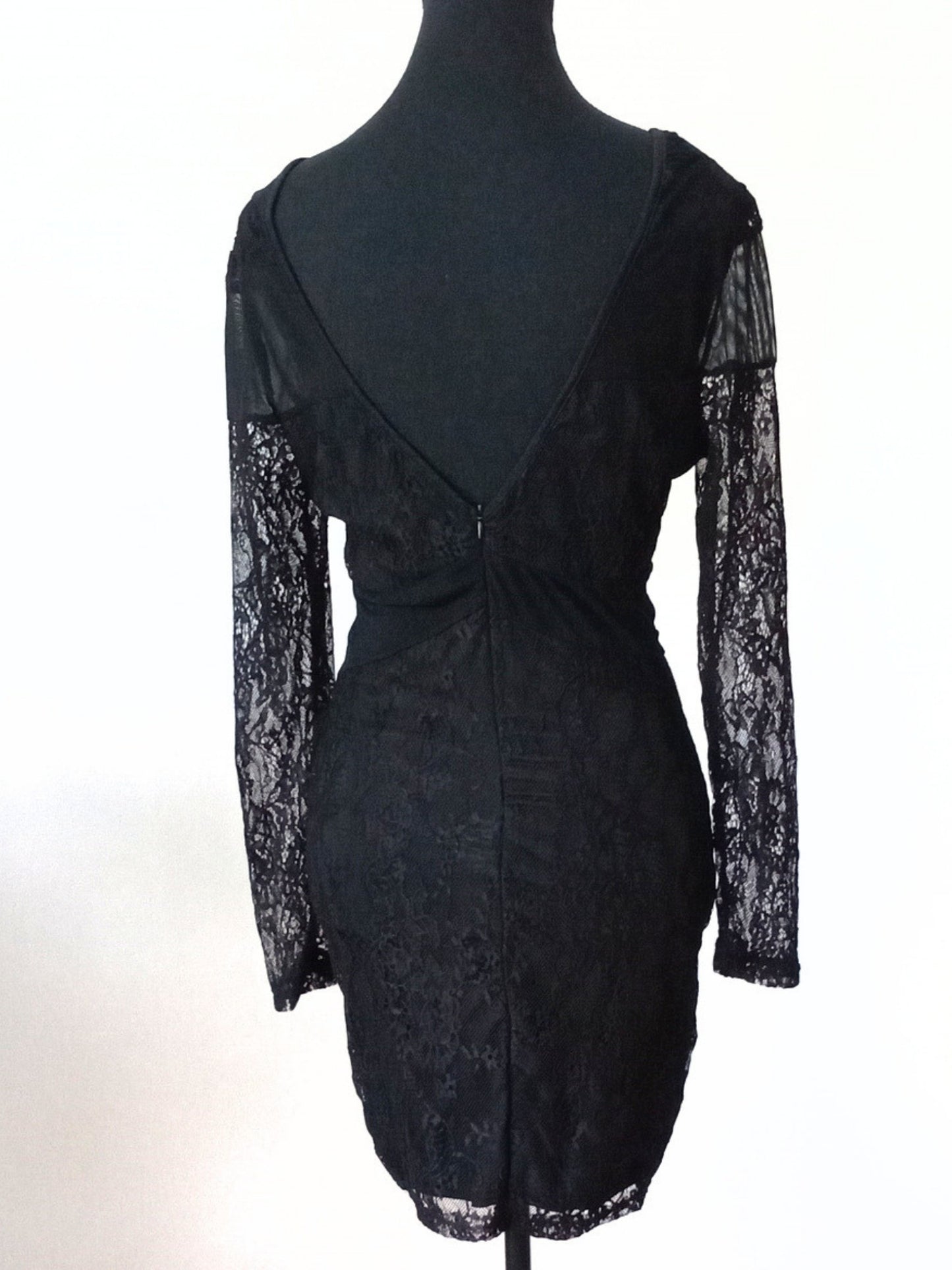 Robe cocktail noire en dentelle (M)