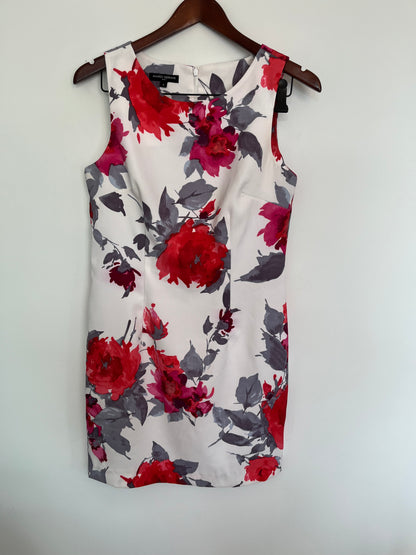 Robe midi toute en fleurs