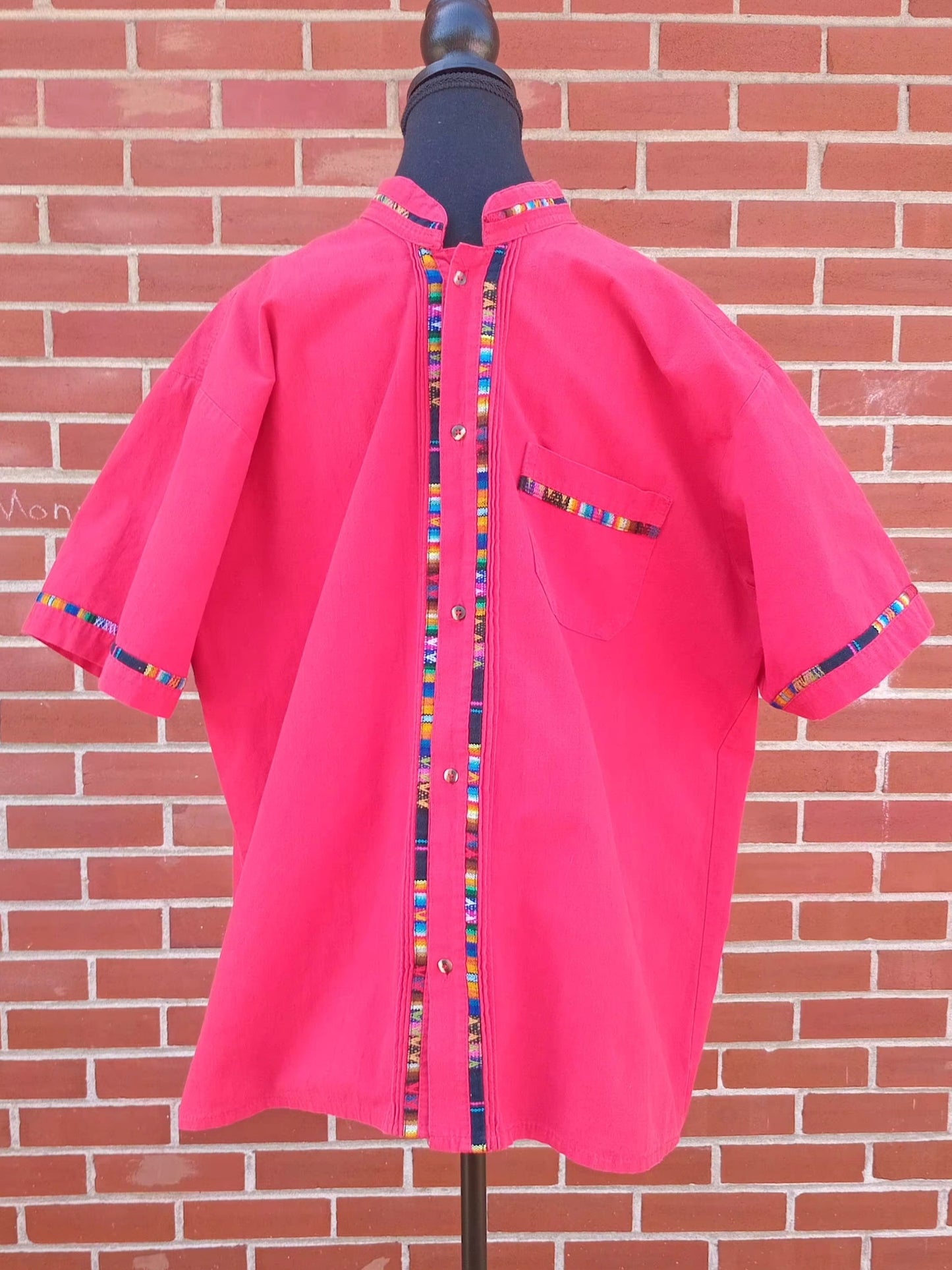 Chemise rouge vintage détails aztèques (L)