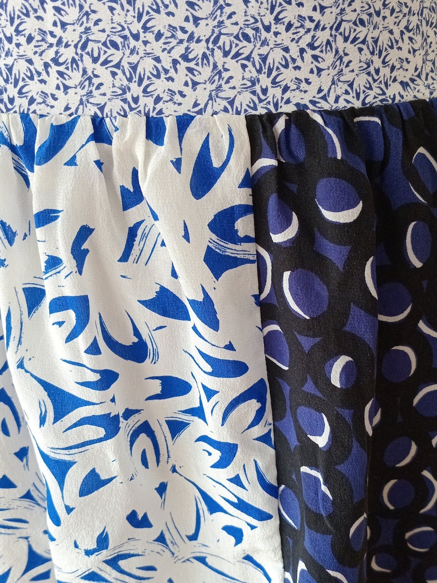 Jupe fluide en soie à motifs bleus (TP)