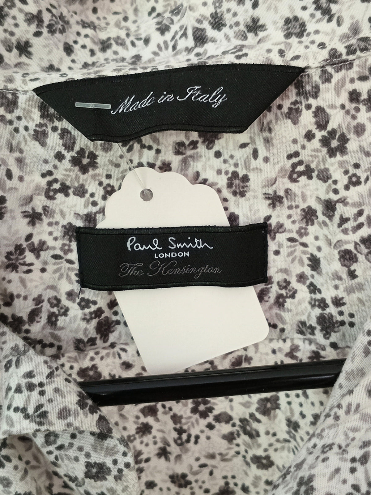 Chemise à fleurs crème et grise fabriquée en Italie (G)