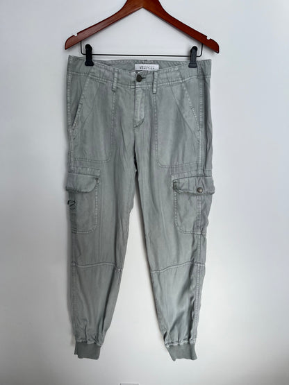Pantalon Kenneth Cole - Vue avant sur fond blanc