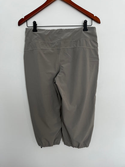 Pantalon Lolë - Vue arrière sur fond blanc