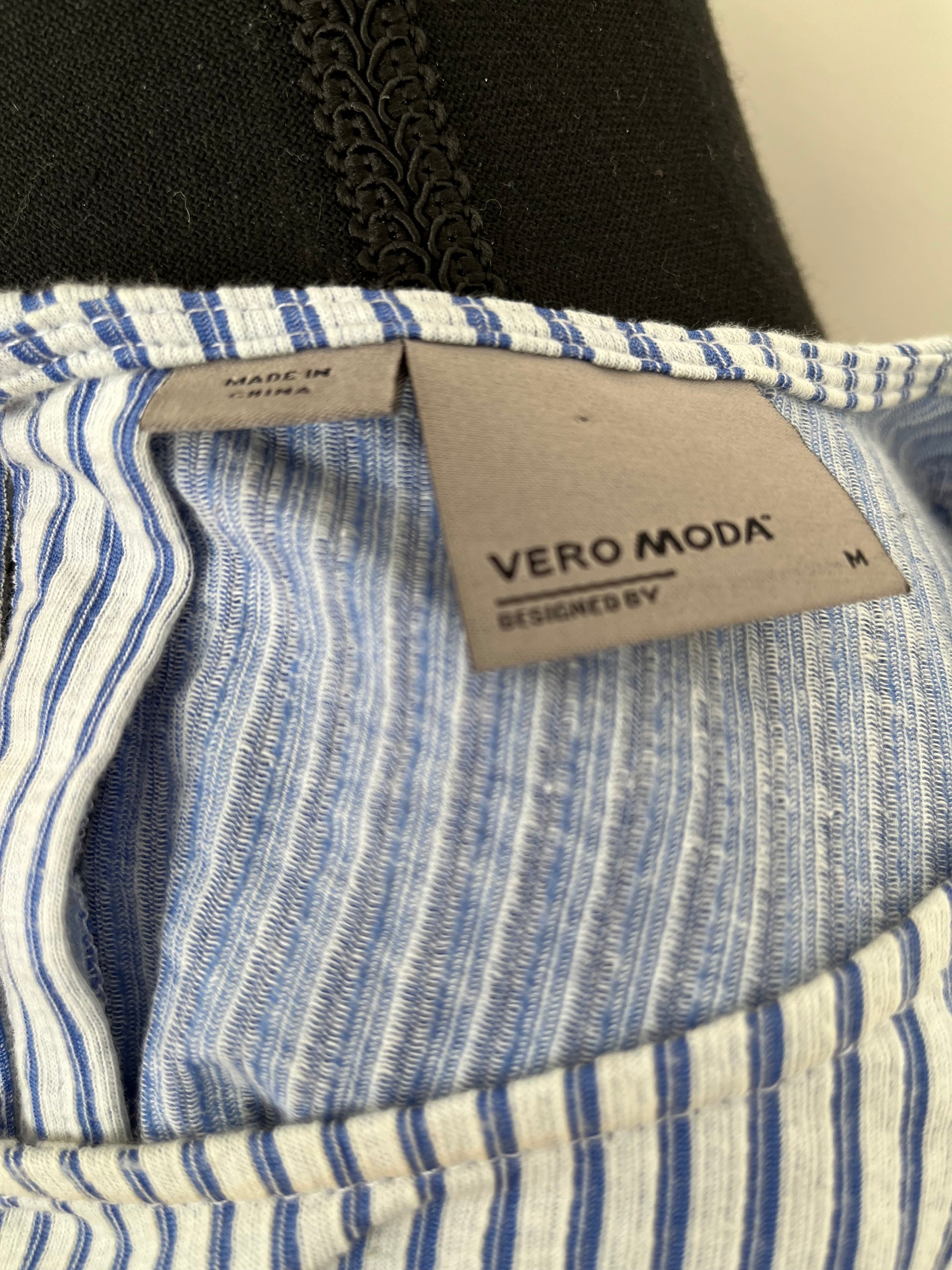 Vero Moda étiquette, seconde main, disponible en ligne sur Nouvelle Avenue Friperie