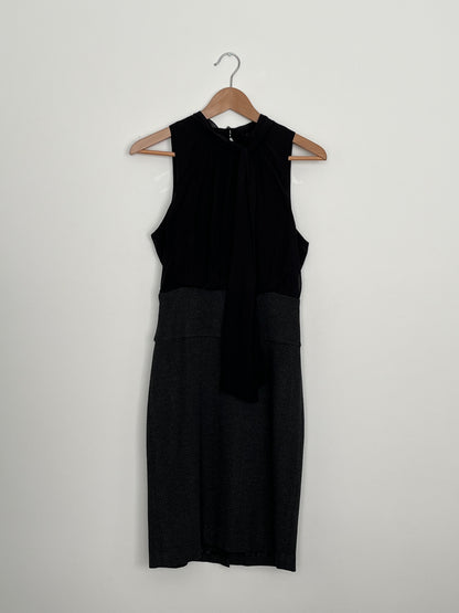 Robe noir BCBG - Vue avant sur fond blanc