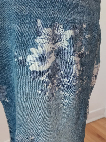 Jeans fleuri ton sur ton bleu pâle (7)