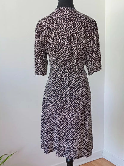 Robe cache-cœur fleurie bleu marine (M)