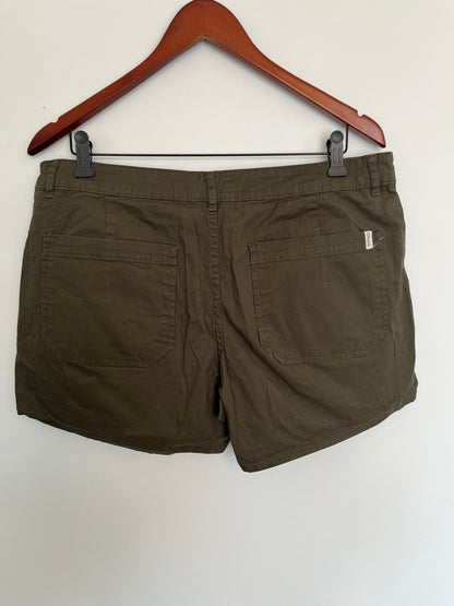 Short kaki taille haute (M)