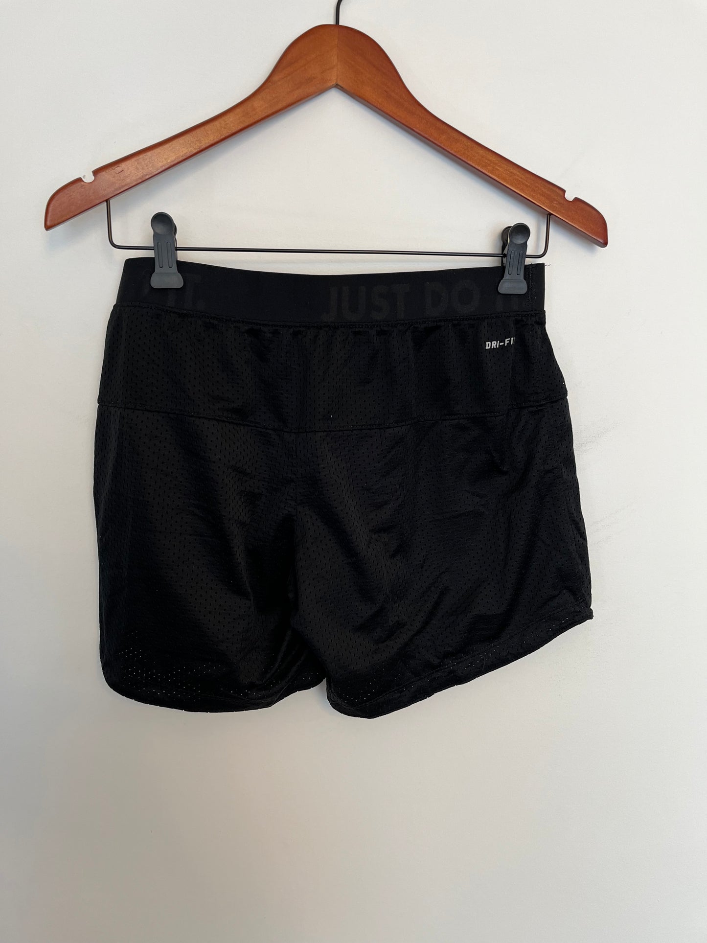 Short en mesh noir sans poches (P)