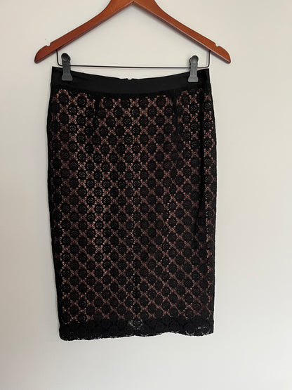 Jupe crayon noir en dentelle