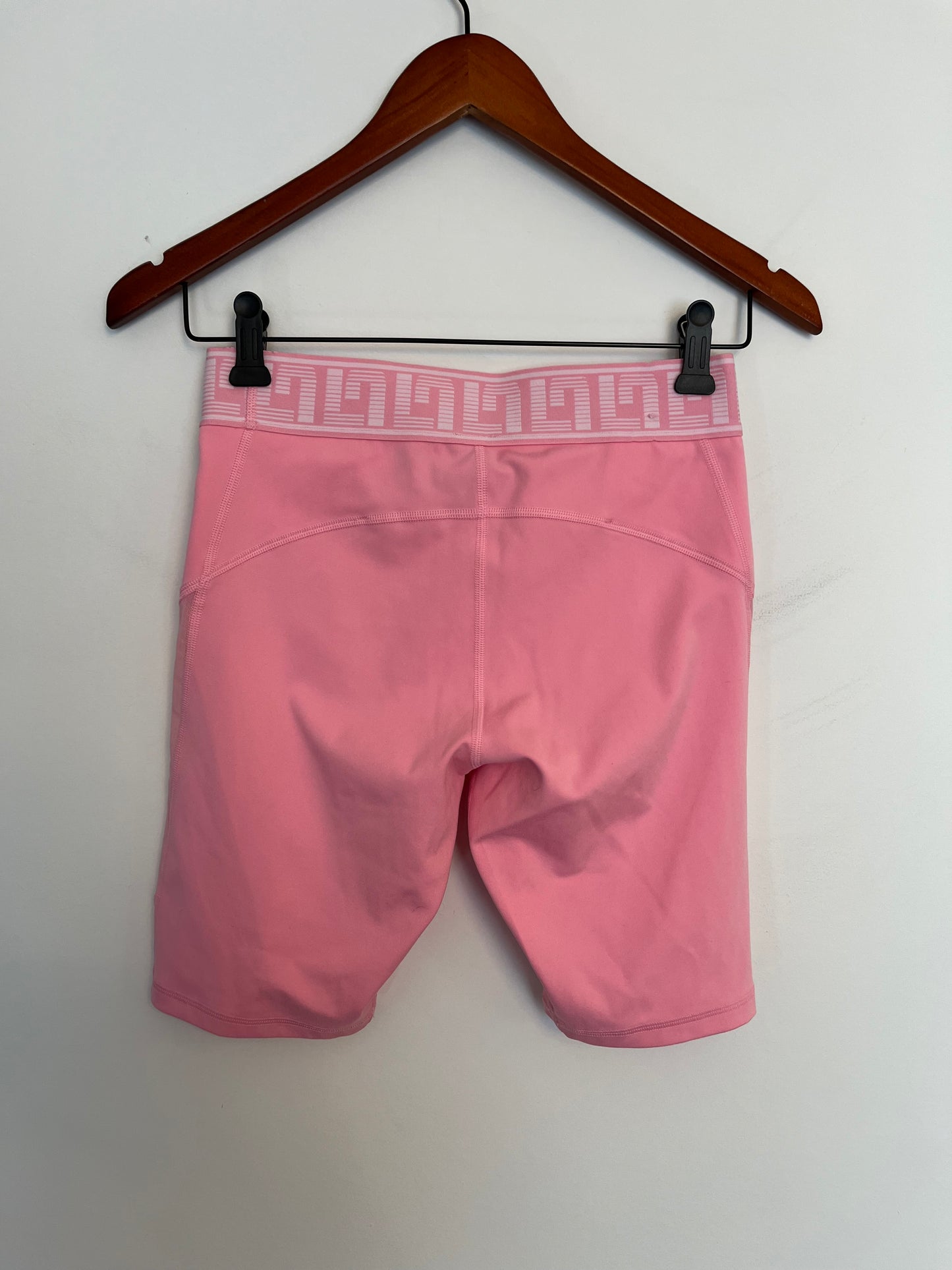 Biker short Lorna Jane - Vue arrière sur fond blanc