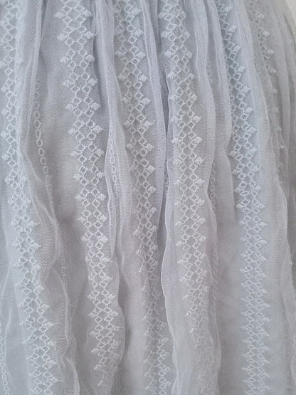 Robe bleu pâle brodée à fines bretelles (P)