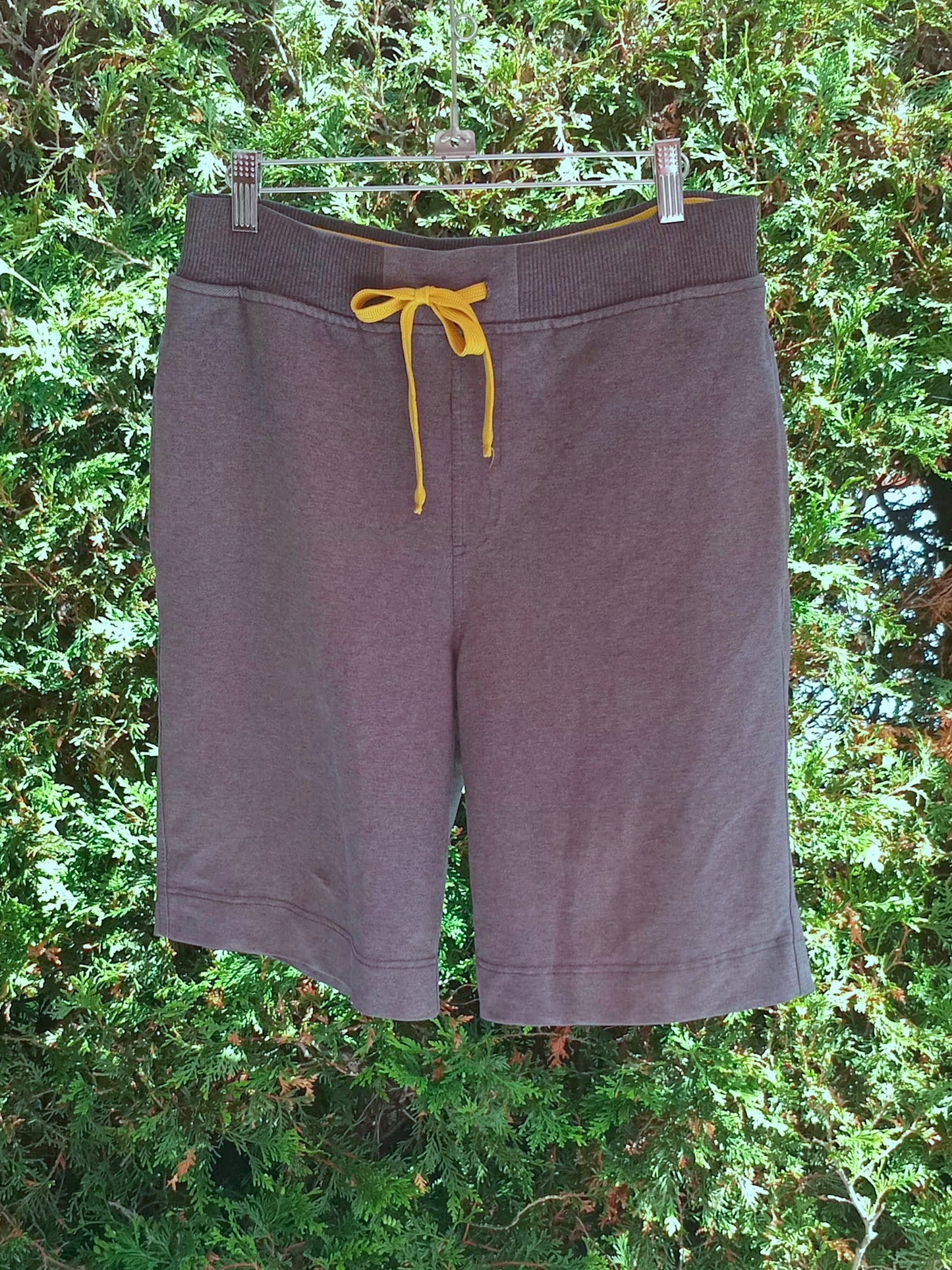 Short gris avec cordon jaune ocre (M)