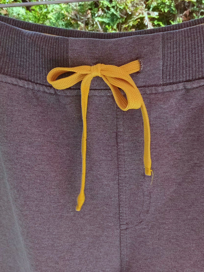 Short gris avec cordon jaune ocre (M)